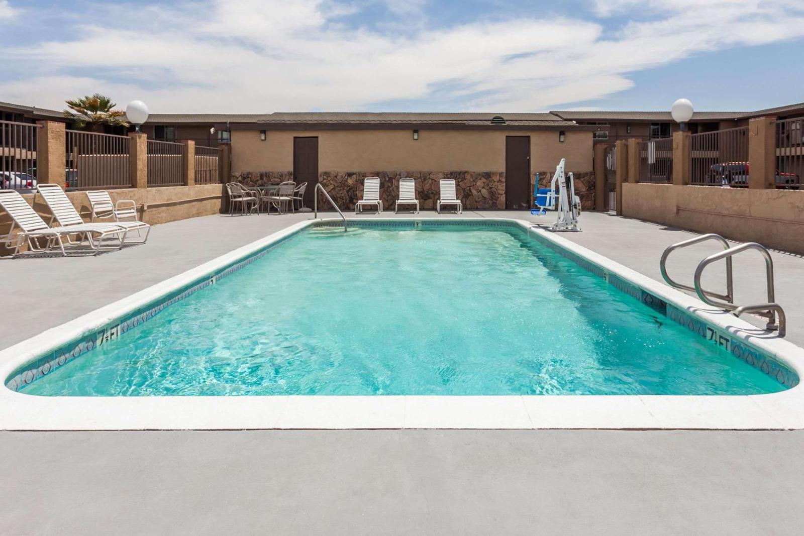 Travelodge by Wyndham Victorville Main image 2